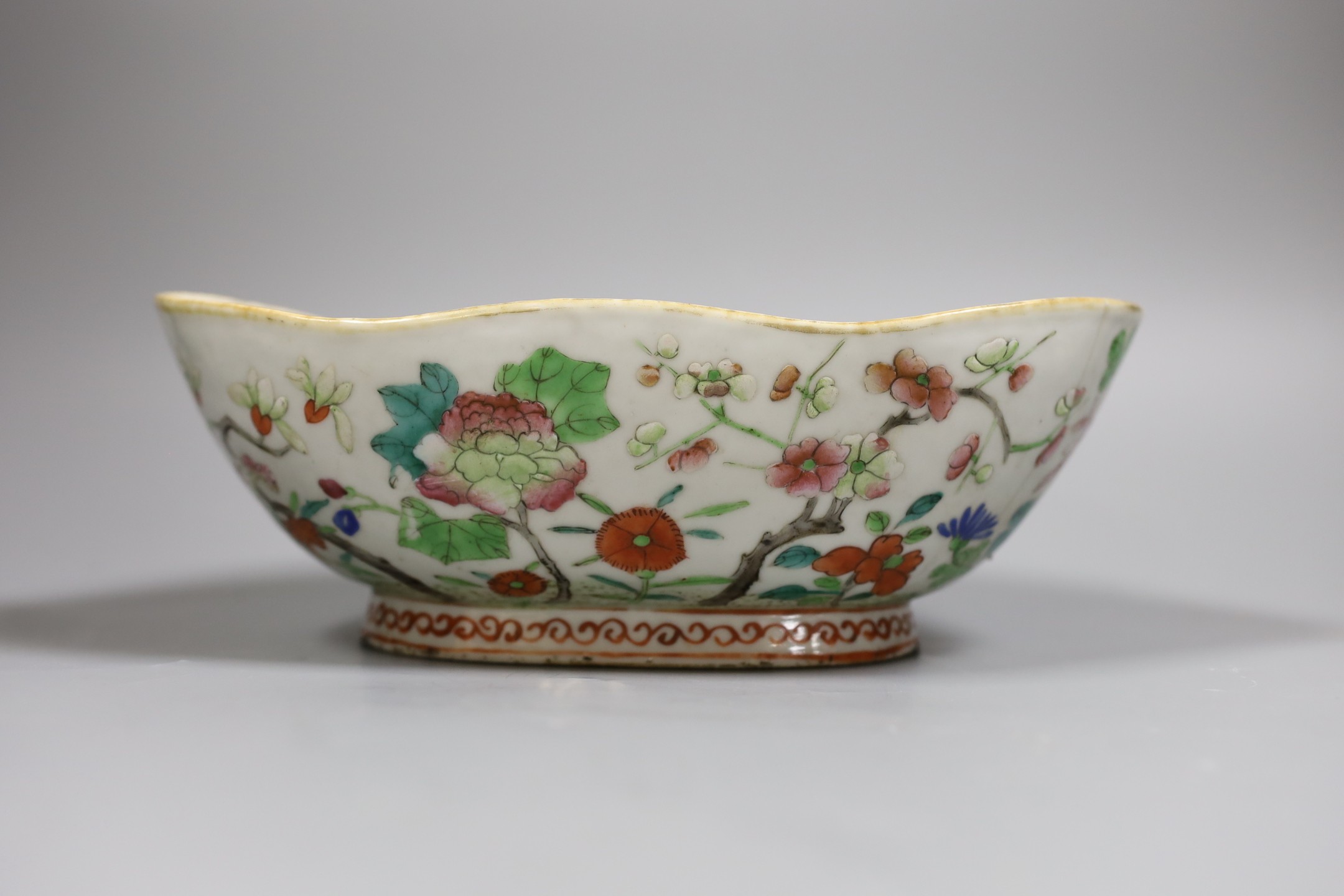 A 19th century Chinese famille rose ‘goldfish’ oval dish, 26.5 cms wide